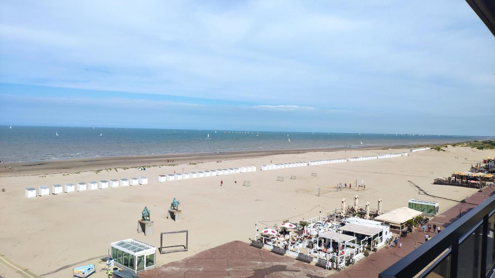 Zeezicht Vanop Het 6 De Verdiep Oostduinkerke Bagian luar foto