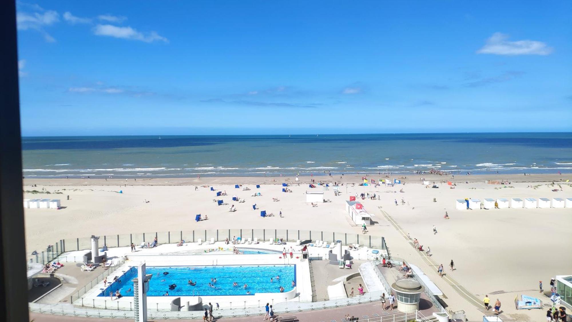 Zeezicht Vanop Het 6 De Verdiep Oostduinkerke Bagian luar foto